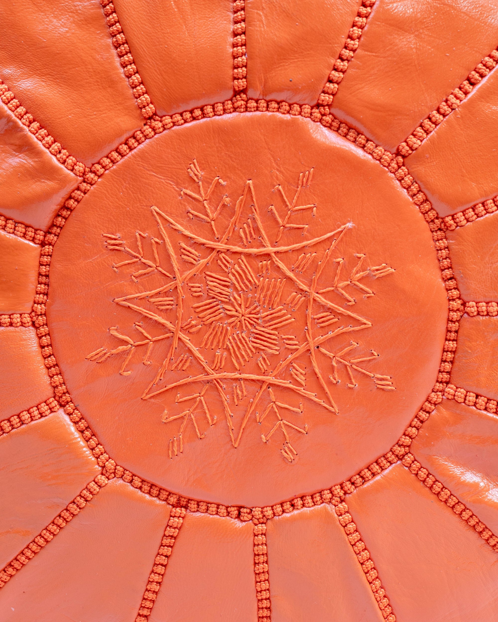 Filling guide – how to stuff the orange pouf for a rounded shape