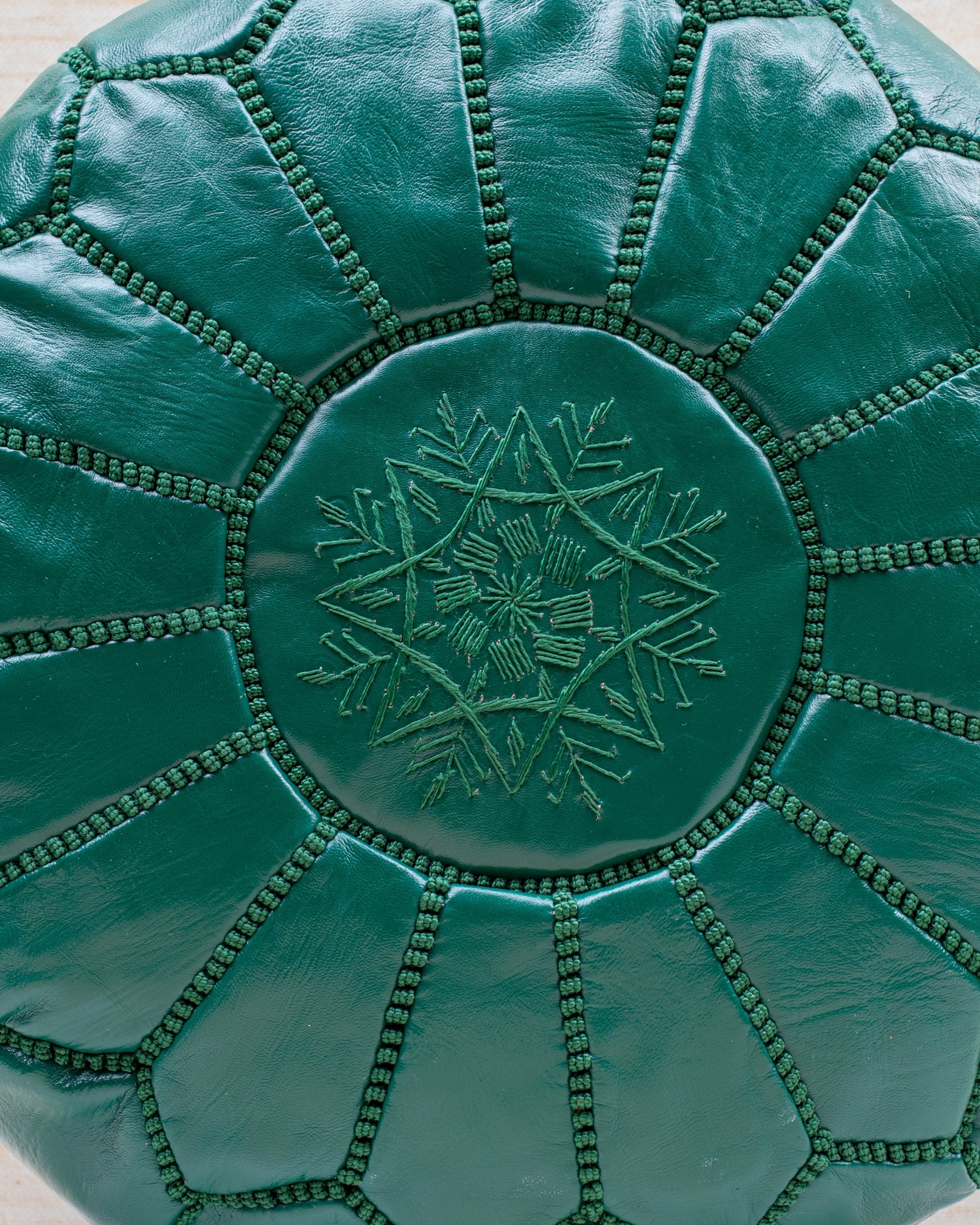 Filling guide – how to stuff the emerald green pouf for a rounded shape