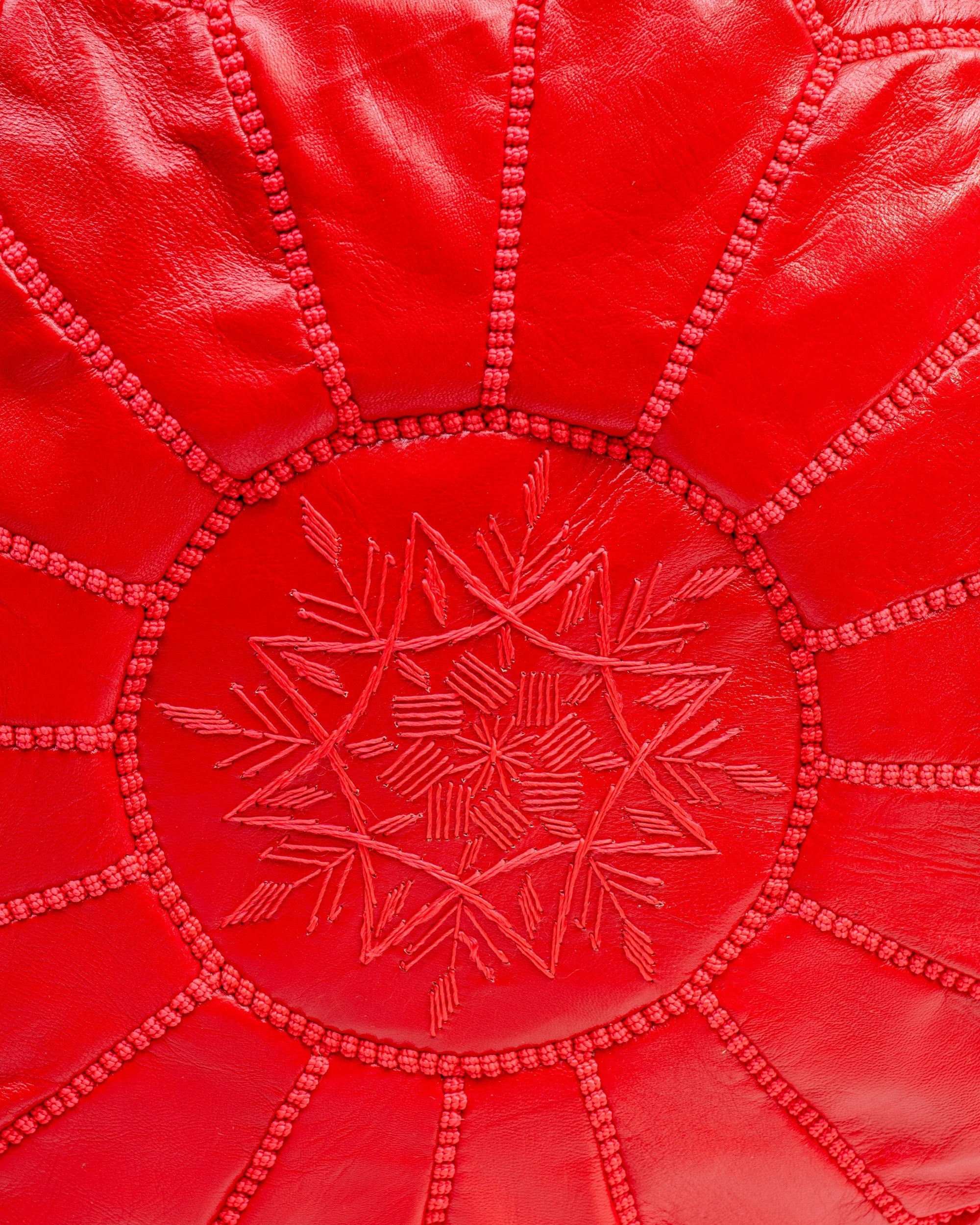 Filling guide – how to stuff the red pouf for a rounded shape