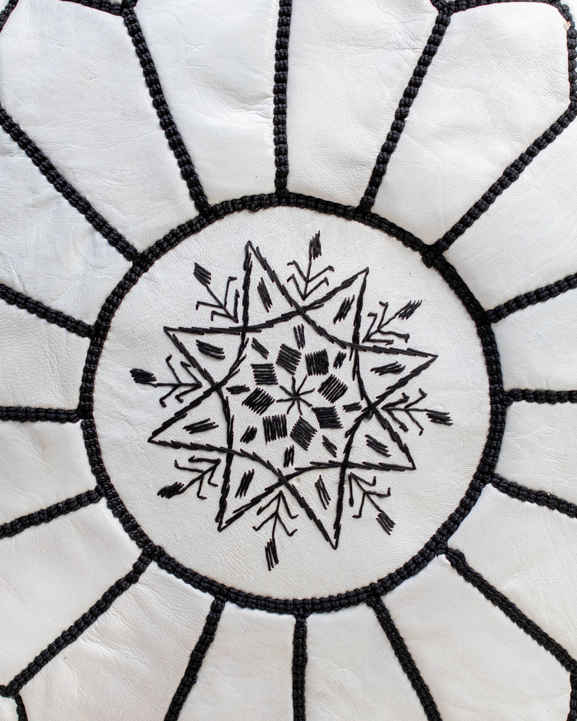 Filling guide – how to stuff the white pouf for a rounded shape