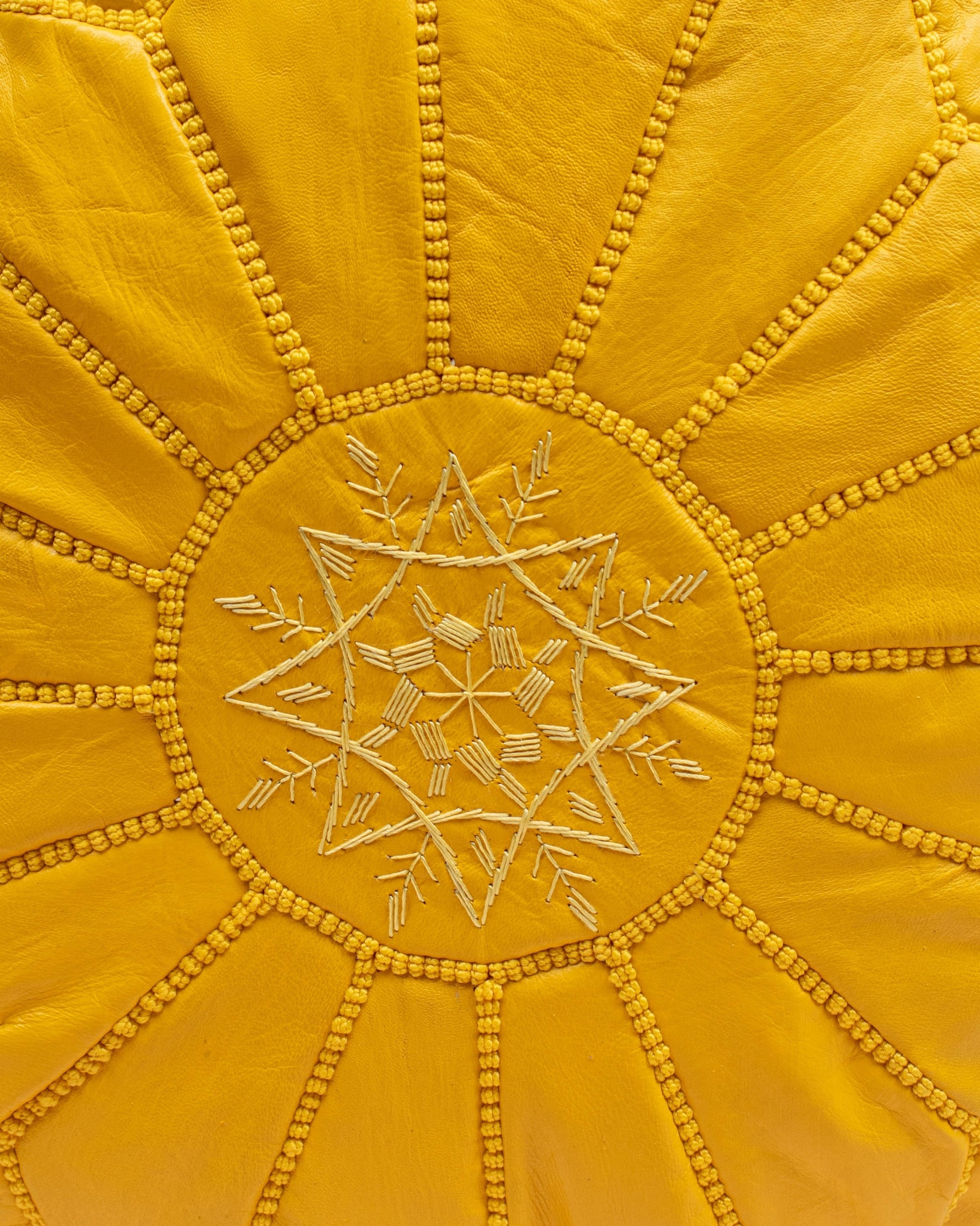 Filling guide – how to stuff the yellow pouf for a rounded shape