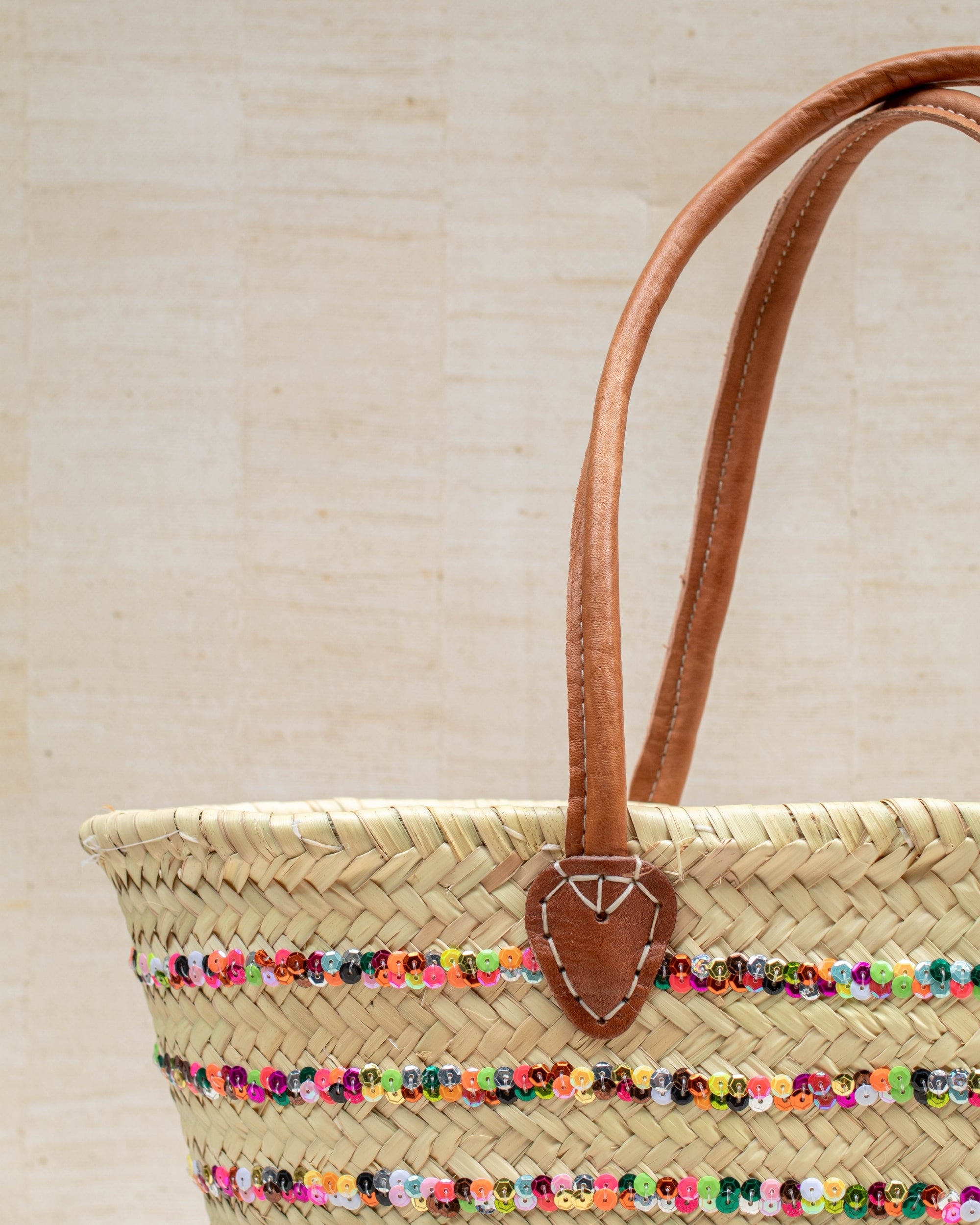 Leather handles and drawstring lining detail
