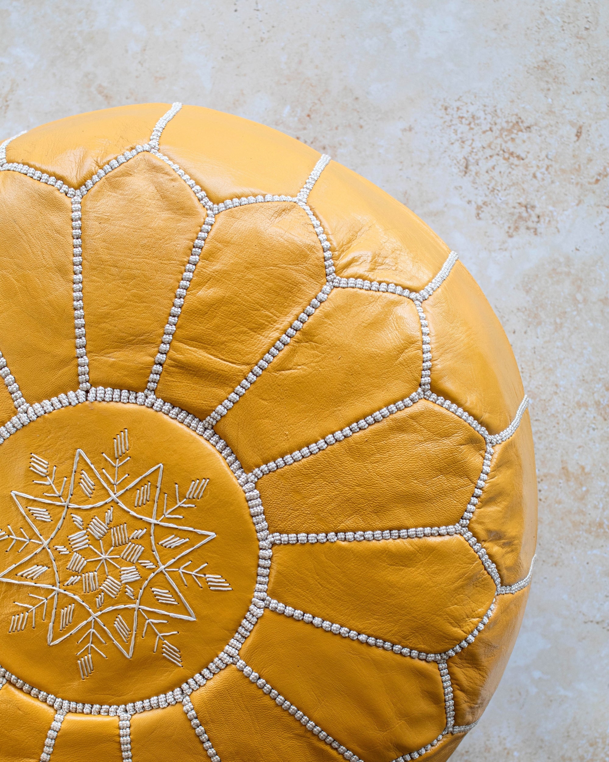 Mustard pouf with zip base for filling