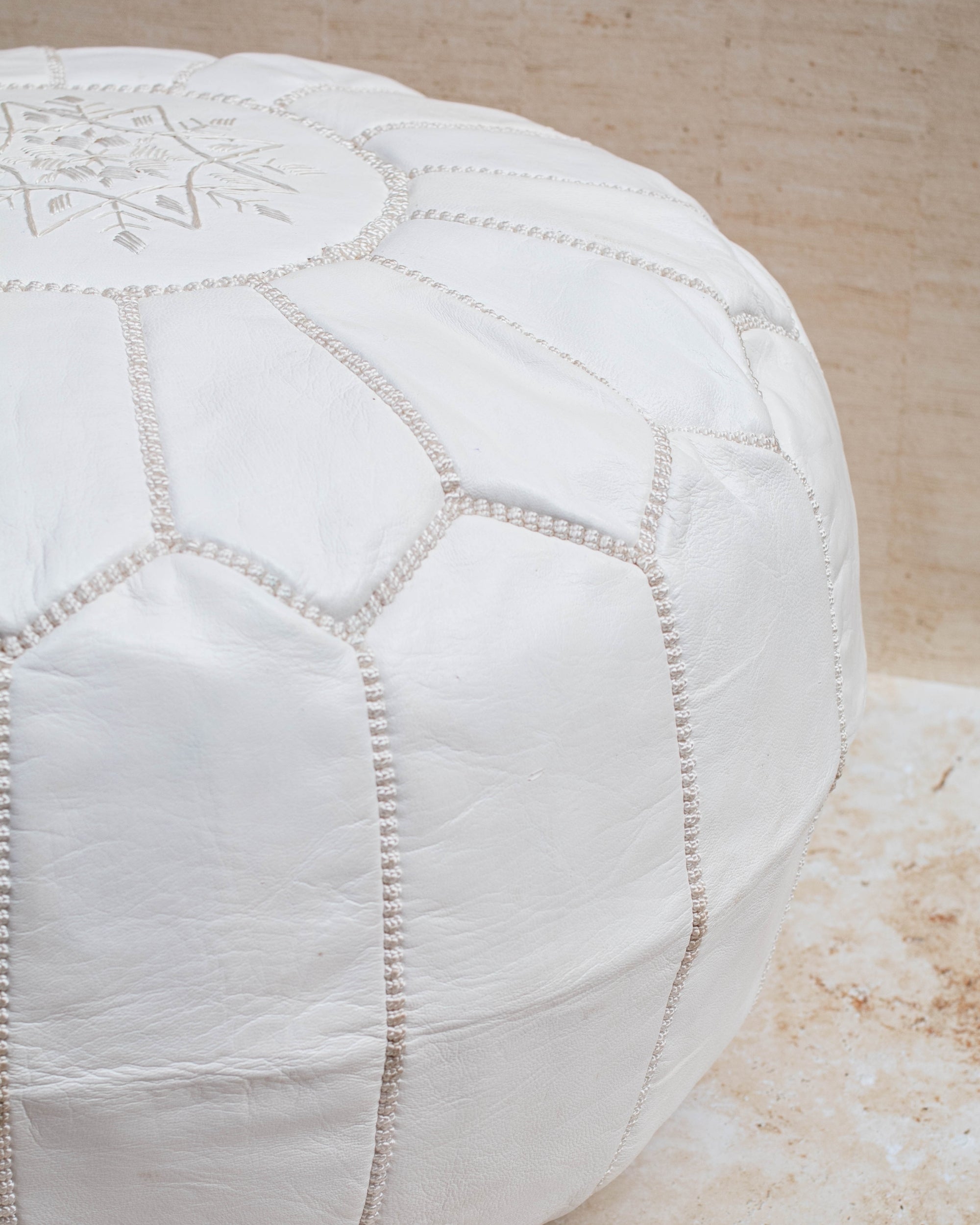 White pouf – concealed zip at base
