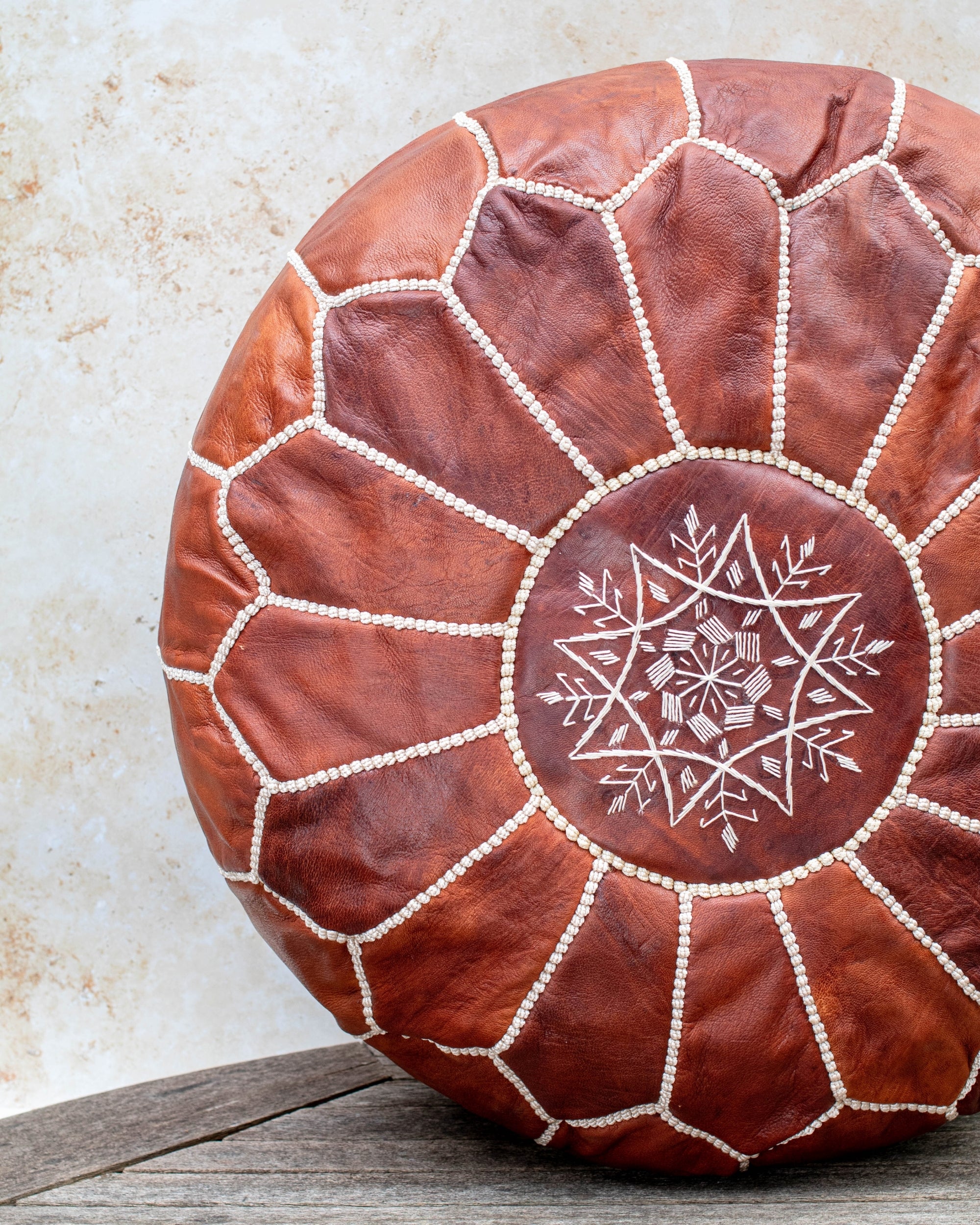 Filling guide – how to stuff the brown pouf for a rounded shape
